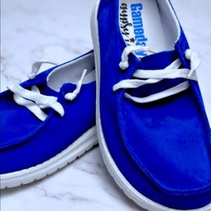 Gypsy jazz game day blue tennis shoes. Size 6. New in box